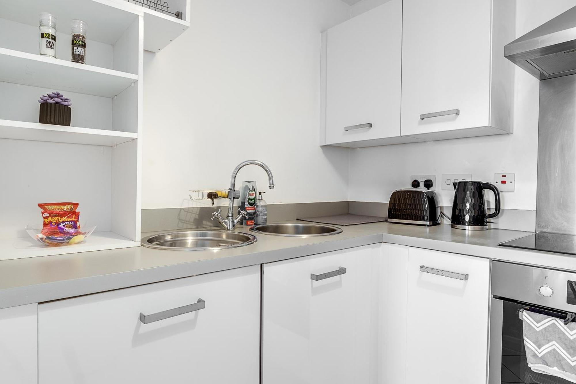 ברמינגהאם Central Suite Near Mailbox, King Bed, Ping Pong, Netflix, Sleeps 4 מראה חיצוני תמונה